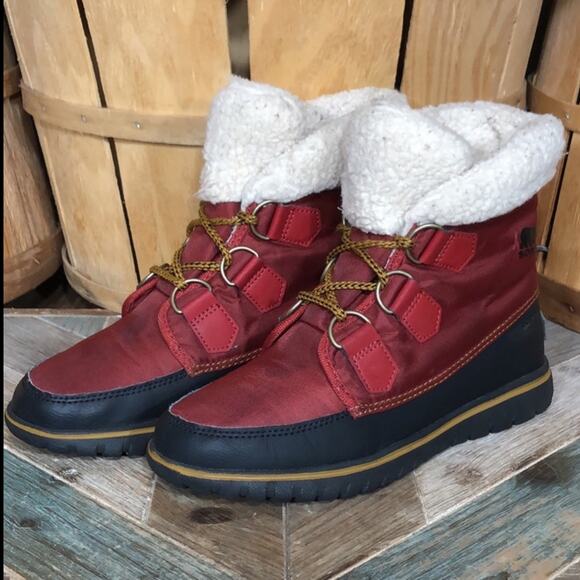 Women Sorel Red and Black Explorer Carnival Winter Boots Size 7